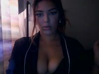 Véritable insatiable, formes généreuse, rien de mieux pour faire monté la pression.