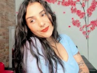 Hola, soy Sexy Girl, una mujer apasionada, divertida y muy segura de mi sensualidad. Me encanta crear momentos únicos, donde el deseo y la conexión fluyan naturalmente. En mi sala siempre encontrarás buena vibra, una sonrisa traviesa y una mente abierta dispuesta a complacerte. Me gusta seducir poco a poco, jugar con la imaginación y descubrir qué te hace perder el control. Disfruto de las conversaciones picantes, la complicidad y las miradas que dicen más que mil palabras. Si te gusta la mezcla perfecta entre ternura, coquetería y fuego, aquí encontrarás a la chica ideal para ti. Ven, relájate, déjate llevar y descubre hasta dónde podemos llegar juntos... conmigo el placer está garantizado.