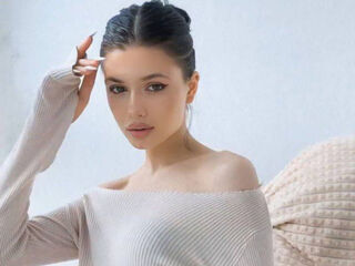 camwhore masturbating with vibrator EdytGoreham