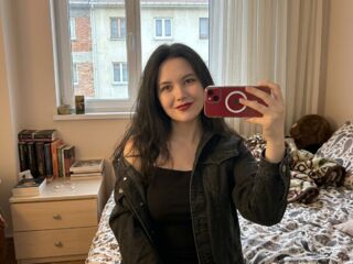 naughty cam girl fingering pussy KeliCollymore