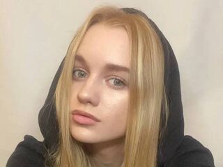 naughty camgirl masturbating with dildo SheridanSillavan