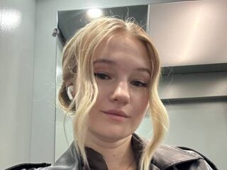 cam girl playing with dildo PortiaFukushima
