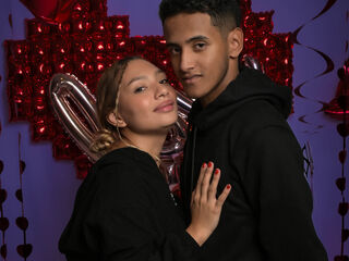 camcouple masturbating with vibrator SaraLuigui