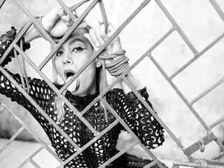 bizarre fetish chat room FiorellaWhite