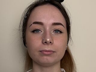 camgirl playing with vibrator AftonHickey