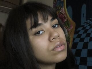 naked webcamgirl AngelMadisonX