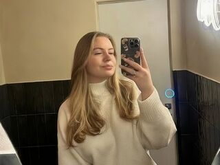 camwhore nude AryaThomas