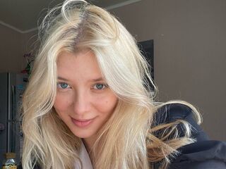 naughty camgirl fingering shaved pussy AshleaVadner