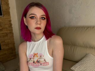 camgirl playing with vibrator BellaBanx