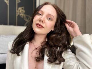 camgirl chat room BellaSwiger