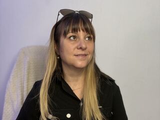 fingering webcam girl BethanyRoset
