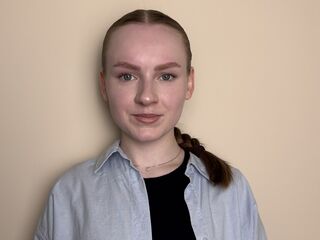mastubating web cam girl BettyannGrenon