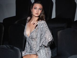 naked girl with webcam masturbating with vibrator BillyeMacke