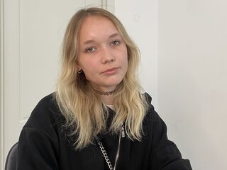 cam girl playing with vibrator BonnieRad