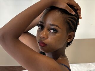 nude webcamgirl pic BrianaHadid