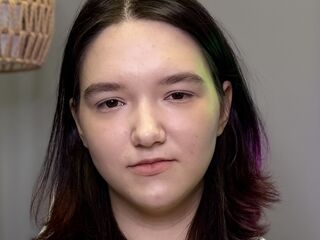 girl showing tits CecilleBonavita