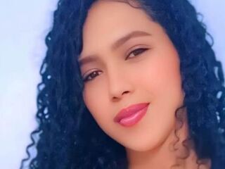 cam girl playing with vibrator CintyaDubois