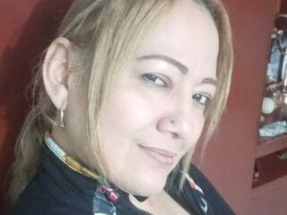 girl showing pussy ClauDarling