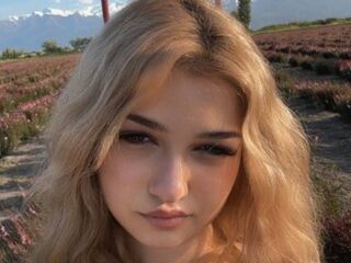 camwhore masturbating with vibrator CloudyFox