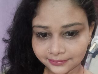 spy web cam CurvySoniya