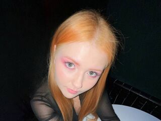 naughty camgirl masturbating with vibrator DarelleElwell