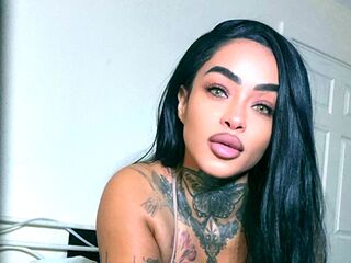 girl cam naked Desmaria