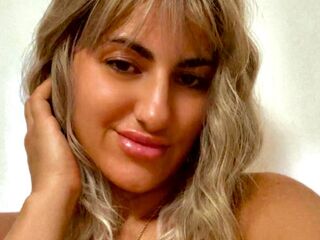 camslut masturbating EriaBelle