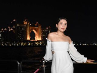 naughty webcamgirl FlowersLoveres