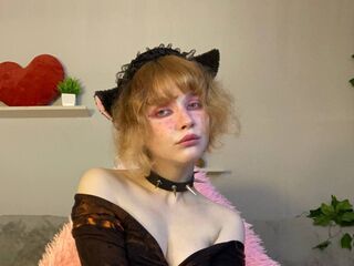cam girl playing with dildo FuriKreks