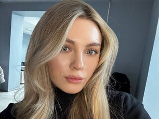 naked camgirl masturbating GladysAgard