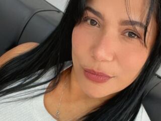 camgirl playing with dildo HillaryRouss