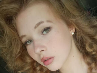 camgirl playing with dildo IllaPytlewski