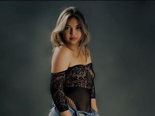 adult webcam chatroom JessieSantana