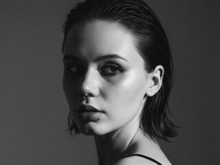 naked cam girl masturbating with sextoy JudithSterett