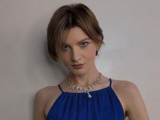 hot strip tease cam KarinaBiz