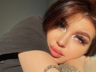 girl fingering shaved pussy KarolinaKaren