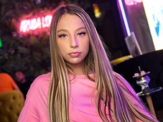 camgirl masturbating with sex toy KendraRoxen
