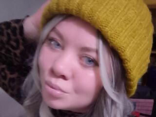 live cam show KiraMimi