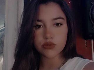 camwhore shaved pussy LauWillson
