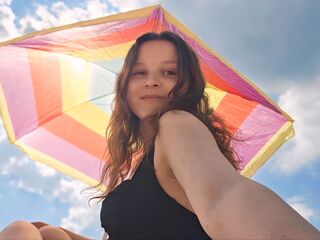camgirl masturbating with dildo LauraJulian