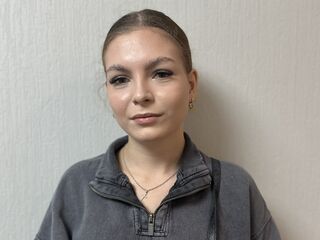 anal LauraTang