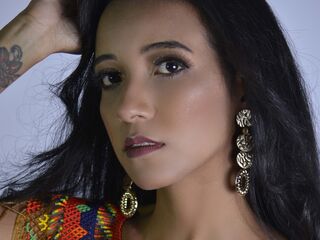 camwhore fingering shaved pussy LaurenVelvet