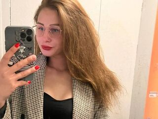topless webcamgirl LillieMann