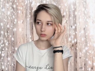 topless webcamgirl LinetteHackworth