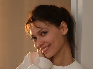 topless cam girl LivelyLaurie
