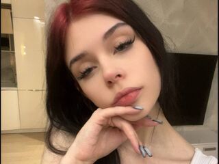 girl chat LoraBrow