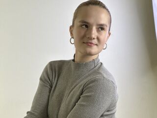 adult cam LorrianePytko