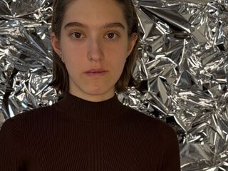 topless webcamgirl MaeganDegiacomo