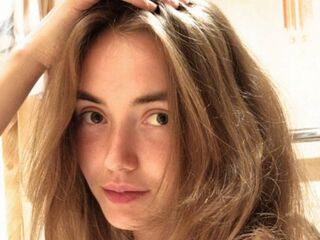 naked webcam girl fingering MargotMcerlean