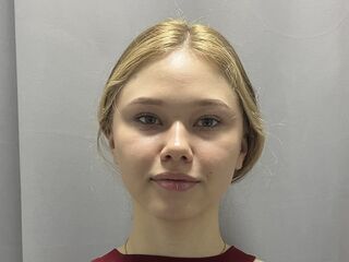 girl showing tits MariaReynold